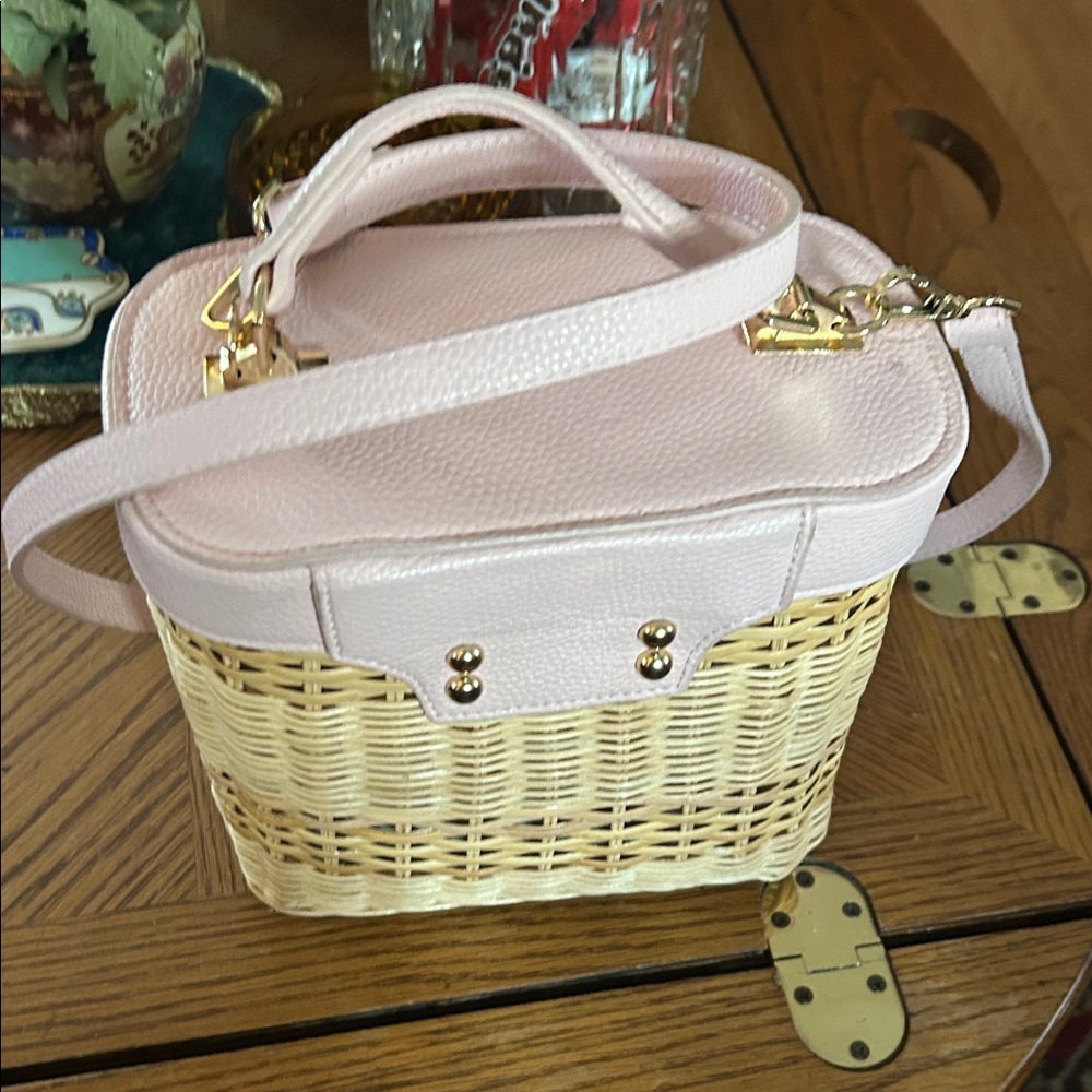 Tommy Bahama Wicker & Pink
Faux Leather Crossbody - Picture 15 of 15